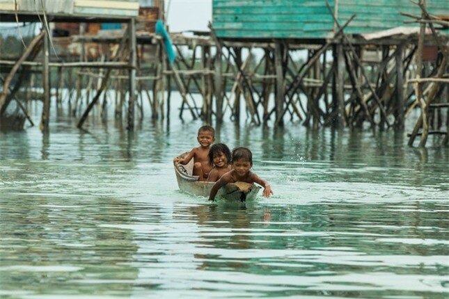 Cuộc sống thiên đường’ trên biển của trẻ em bộ tộc Bajau