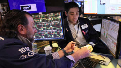 Chứng khoán Mỹ nhích lên trong lúc chờ tin lạm phát, giá dầu nhảy mạnh