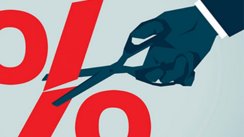 Tăng trưởng tín dụng chậm tạo áp lực cạnh tranh lãi suất, cổ phiếu ngân hàng vẫn hấp dẫn?