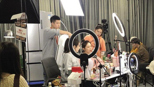 “Miếng bánh” livestream bán hàng còn "ngọt"?