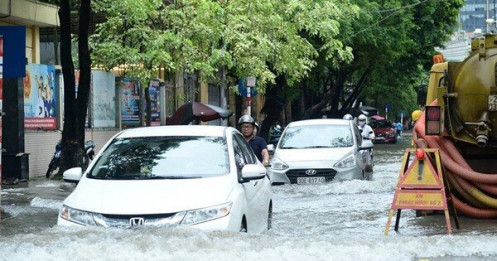 Một số kinh nghiệm bảo vệ ô tô ngày mưa bão