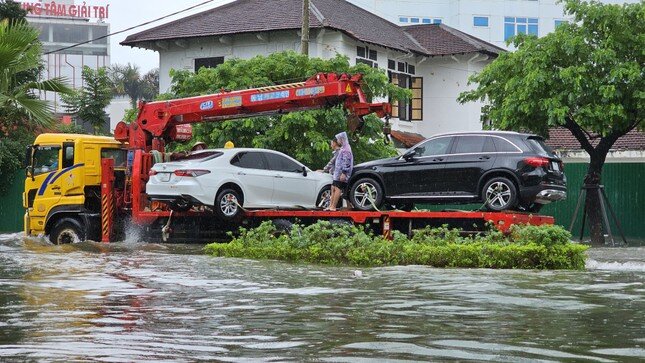 Một số kinh nghiệm bảo vệ ô tô ngày mưa bão