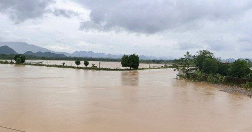Hà Nội: lũ lên nhanh uy hiếp an toàn nhiều tuyến đê sông