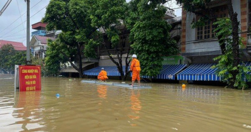 Mất điện tại 6 tỉnh miền Bắc đang ngập lụt