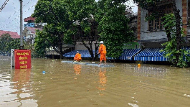 Mất điện tại 6 tỉnh miền Bắc đang ngập lụt