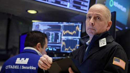 Chứng khoán Mỹ tăng mạnh rồi sụt điểm sau khi Fed hạ lãi suất, dầu thô trượt giá