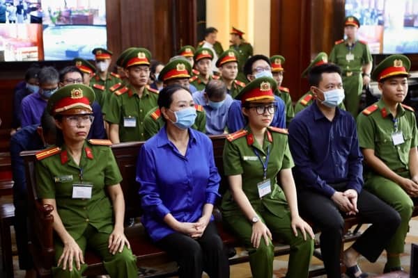 Bị cáo Trương Mỹ Lan quanh co rằng phát hành trái phiếu để cứu… SCB