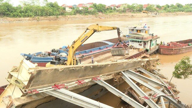 Duyệt khẩn cấp hơn 9 tỷ trục vớt phương tiện, cầu Phong Châu bị đắm