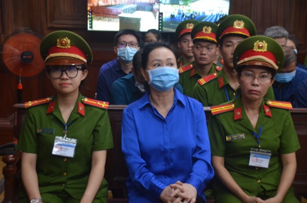 “Người bạn bí ẩn” ngỏ ý đưa tiền cho bà Trương Mỹ Lan khắc phục hậu quả