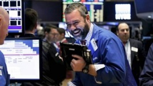 S&P 500 tăng 2 phiên liên tiếp lên mức cao kỷ lục mới