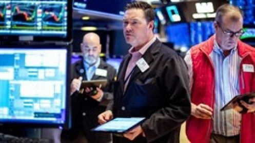 Dow Jones đứt mạch 4 phiên tăng liền, S&P 500 rút khỏi mức cao kỷ lục