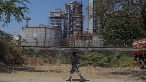 Ấn Độ cố tăng sản lượng dầu mỏ trước khi chuyển đổi năng lượng