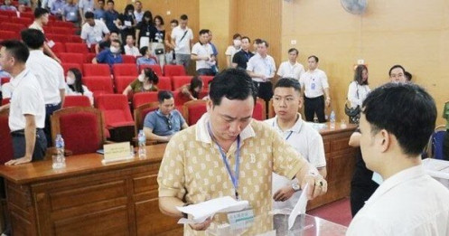 Xuyên đêm đấu giá 54 thửa đất huyện Quốc Oai