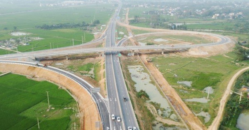 Cận cảnh 200 km cao tốc 'trắng' trạm nghỉ, cây xăng