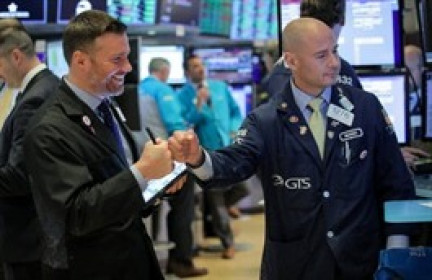 Dow Jones và S&P 500 tăng 6 tuần liên tiếp, ghi nhận chuỗi leo dốc dài nhất trong năm 2024