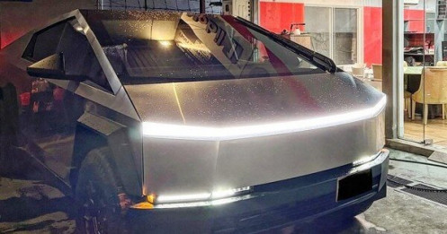 Bán tải điện Tesla Cybertruck đầu tiên về Việt Nam