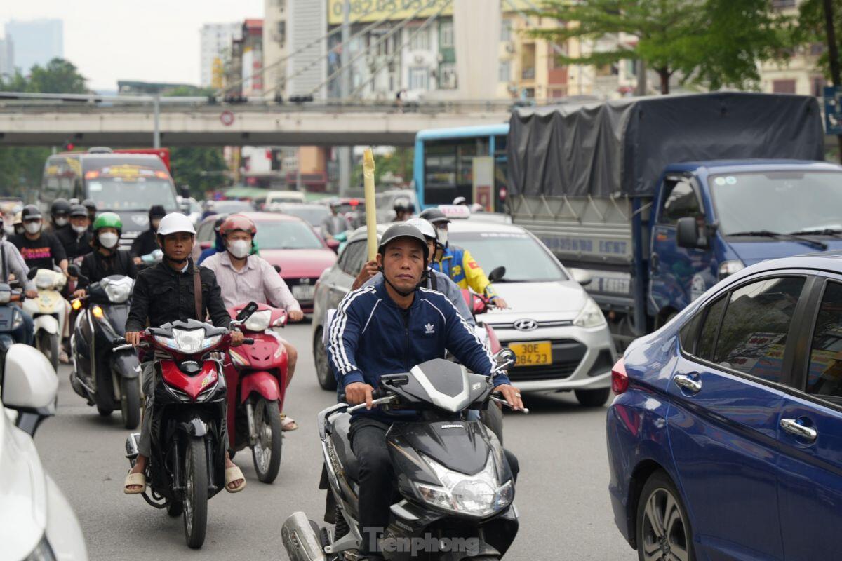 Người dân nghĩ gì việc Hà Nội sắp hạn chế xe máy chạy xăng?