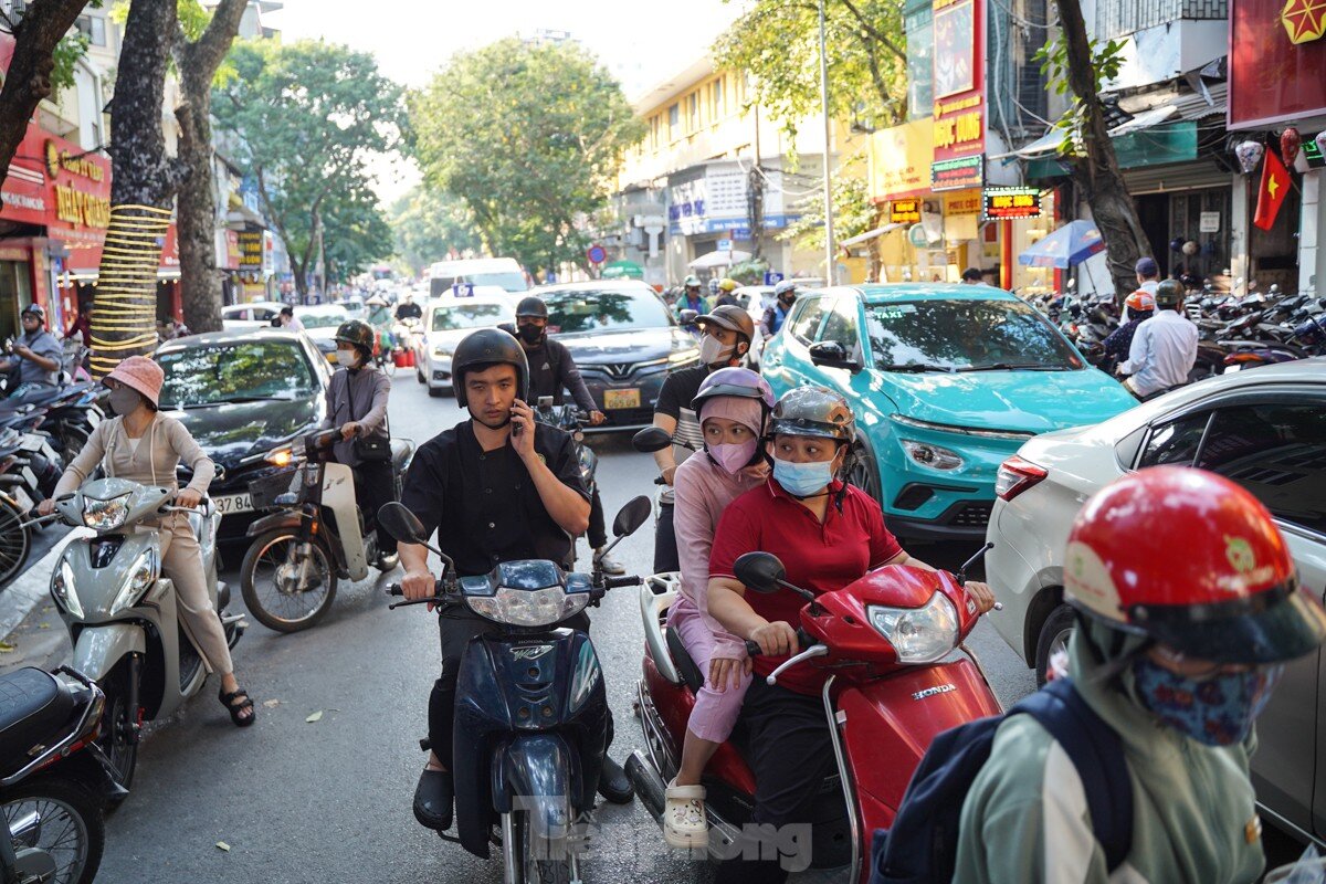 Người Hà Nội chen chúc đi mua vàng