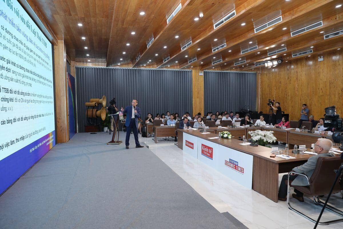 Chuyên gia đề xuất lùi thời điểm tăng thuế tiêu thụ đặc biệt với đồ uống có cồn