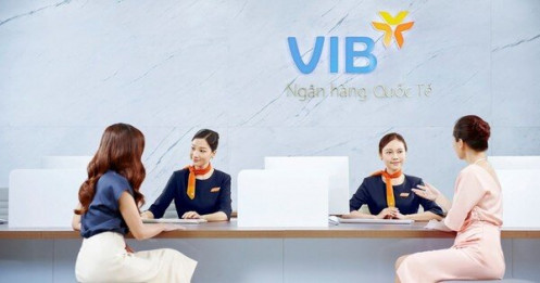 Lãnh đạo ngân hàng và người nhà liên tục mua cổ phiếu VIB