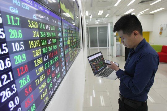 Chờ đợi “cú hích” đưa thị trường chứng khoán bứt phá