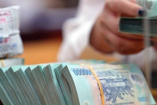 Tiền gửi vào ngân hàng đạt kỷ lục hơn 12,8 triệu tỷ đồng. Ảnh minh họa 