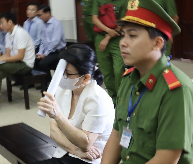 Ngày 3/12, tòa ra phán quyết cuối cùng với bà Trương Mỹ Lan và đồng phạm