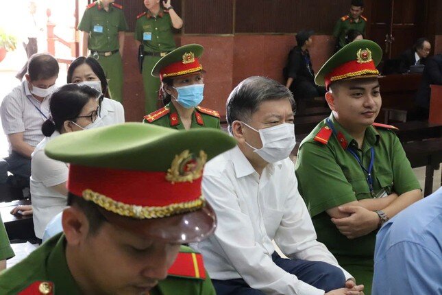Ngày 3/12, tòa ra phán quyết cuối cùng với bà Trương Mỹ Lan và đồng phạm