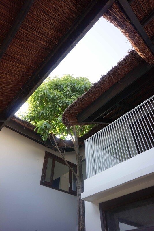 Biệt thự mái lá “vạn người mê” ở Biên Hòa trên báo Mỹ