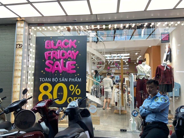 Black Friday: Vì sao nhiều nơi giảm giá 'sập sàn' vẫn ế?