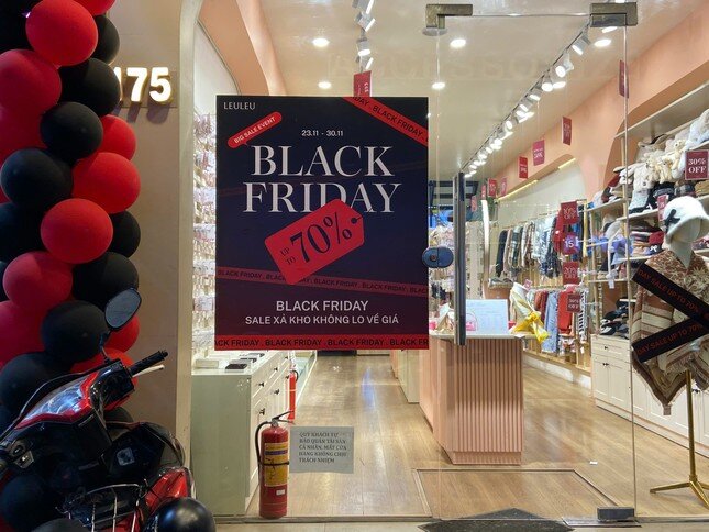 Black Friday: Vì sao nhiều nơi giảm giá 'sập sàn' vẫn ế?