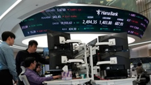 Bộ Tài chính Hàn Quốc cam kết bơm thanh khoản "không giới hạn" sau bất ổn chính trị