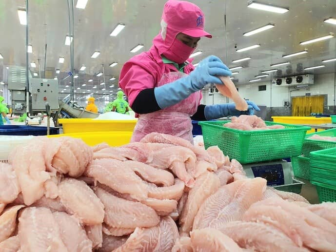 Việt Nam xuất siêu hơn 24,3 tỉ USD