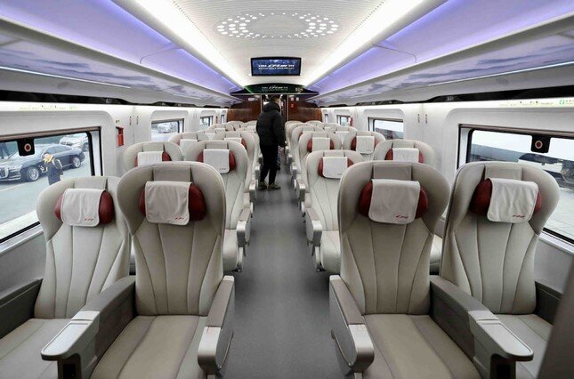 Trung Quốc ra mắt tàu cao tốc 400 km/h