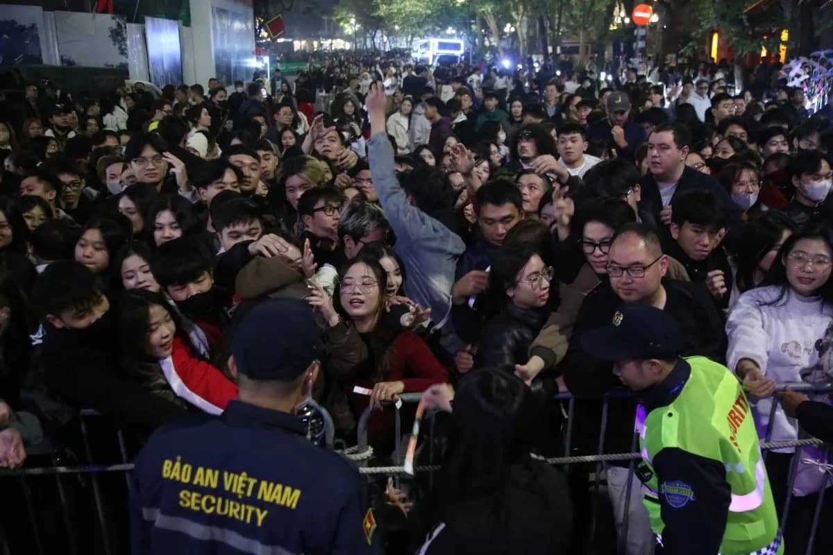 Chùm ảnh pháo hoa chào đón năm mới 2025 