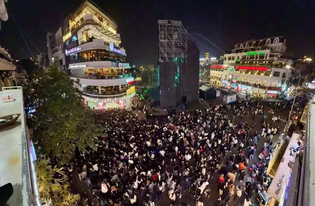 Chùm ảnh pháo hoa chào đón năm mới 2025 
