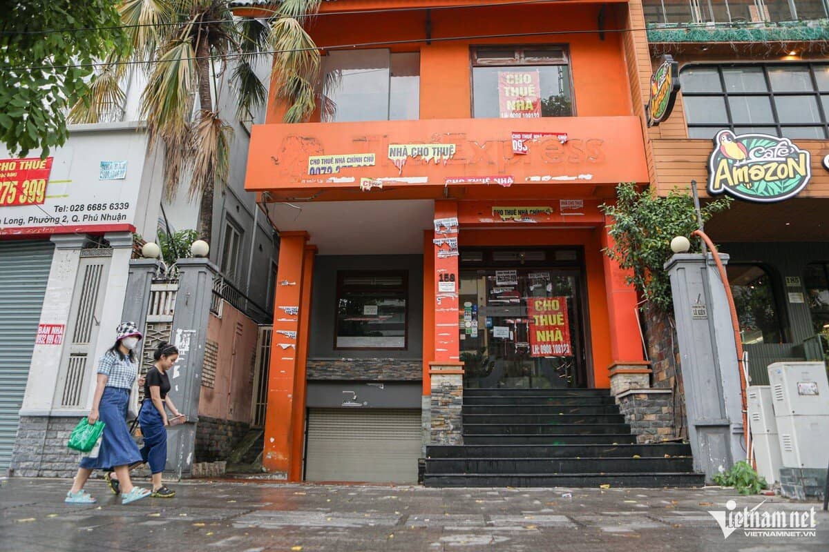 Hàng loạt mặt bằng ở TPHCM bỏ trống trên nhiều tuyến phố sầm uất