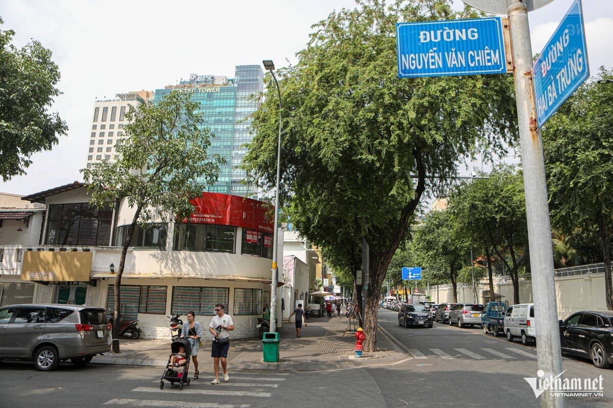 Hàng loạt mặt bằng ở TPHCM bỏ trống trên nhiều tuyến phố sầm uất
