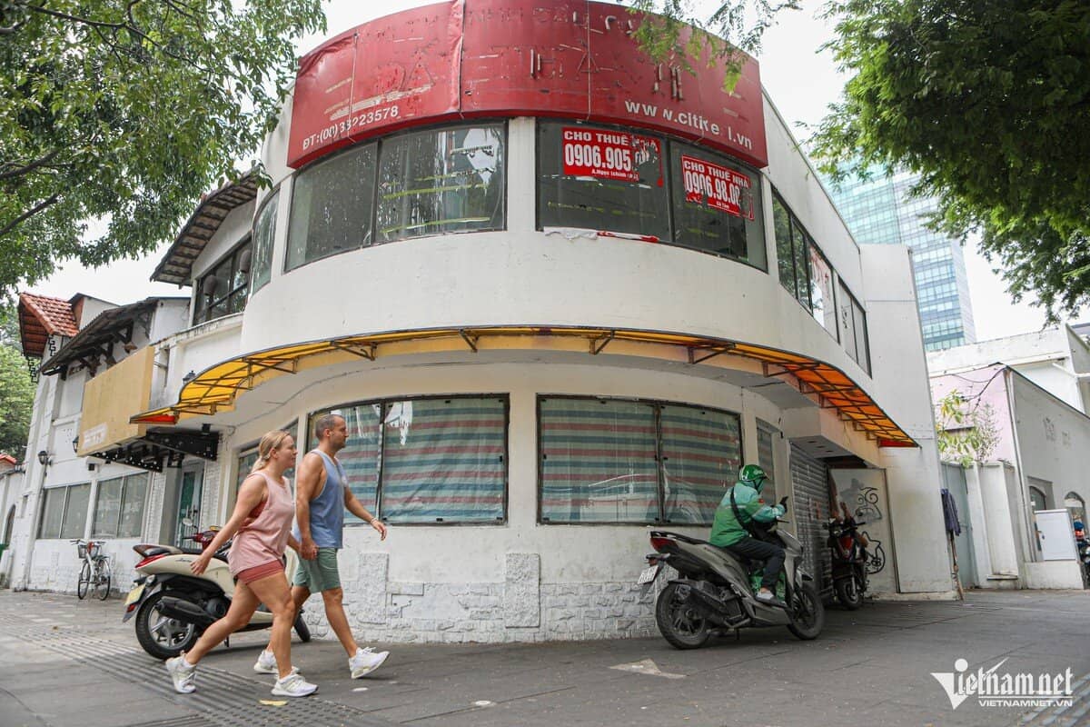 Hàng loạt mặt bằng ở TPHCM bỏ trống trên nhiều tuyến phố sầm uất