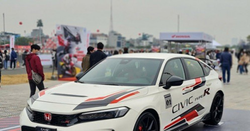 Nhiều hãng ô tô điều chỉnh giá bán dịp trước Tết