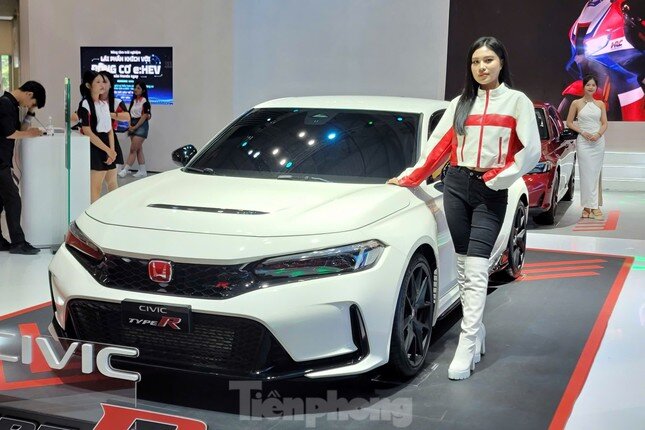 Nhiều hãng ô tô điều chỉnh giá bán dịp trước Tết