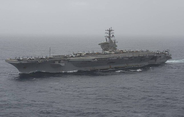 Houthi tấn công tàu sân bay Mỹ