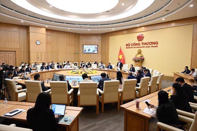 Khẩn trương rà soát, đẩy nhanh tiến độ các dự án nguồn và lưới điện