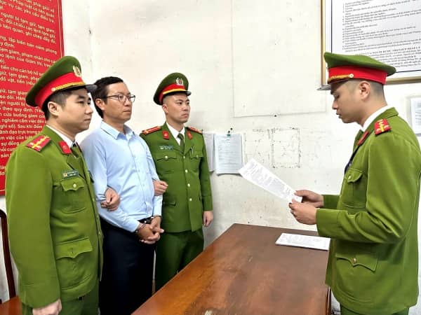 Bắt nguyên Tổng Giám đốc Công ty Cổ phần xi măng Hạ Long