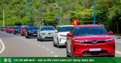 Ô tô giảm giá cả trăm triệu đồng, người dân đổ xô mua xe mới trước Tết nguyên đán 2025