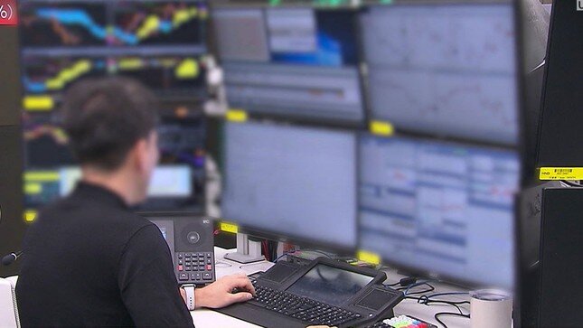 Tiền chảy ra nước ngoài, bán tháo cổ phiếu rầm rộ khi Tổng thống Hàn Quốc bị bắt