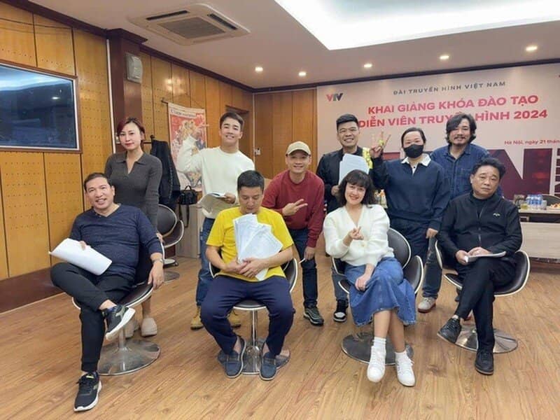 Vé Táo quân 2025: Hét giá cả chục triệu, phe "ế ẩm" tranh khách