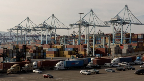 Xu hướng tăng giá của USD có thể khiến kinh tế toàn cầu đình lạm