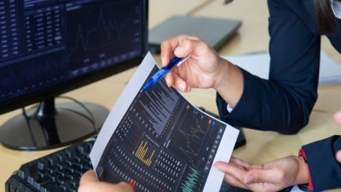 Thị trường chứng khoán phân hoá bên thềm báo cáo kết quả kinh doanh