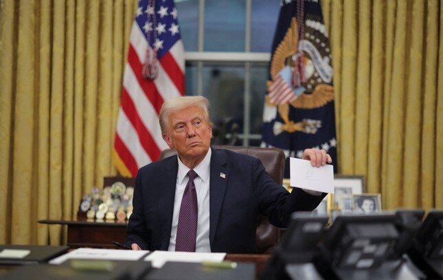 Ngày đầu tiên nhậm chức: Ông Trump ký hàng loạt sắc lệnh, ban hành lệnh ân xá, rút Mỹ khỏi WHO